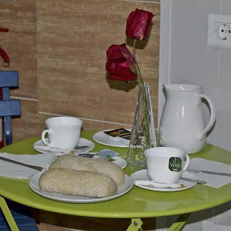 Joy Bed and breakfast 2*